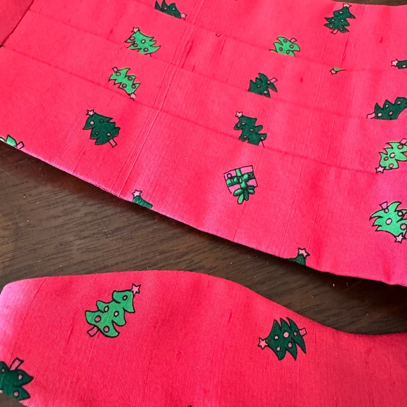 Vintage Lilly Pulitzer Christmas cummerbund and bow tie set - Picture 2 of 5